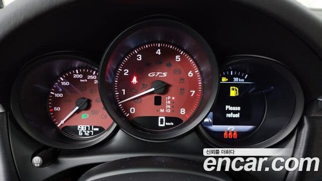 Porsche Macan 2022 — ფოტო 32/33