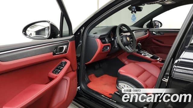 Porsche Macan 2022 — ფოტო 29/33