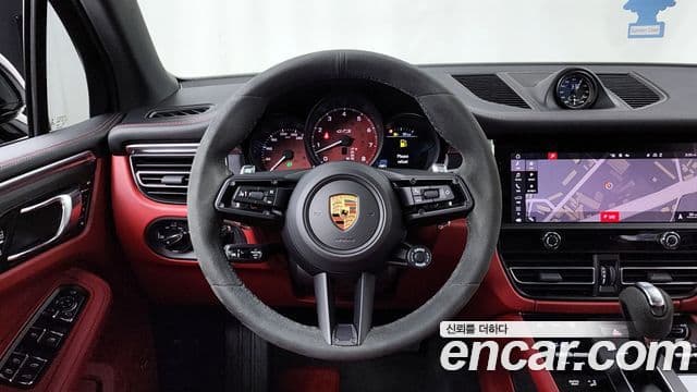 Porsche Macan 2022 — ფოტო 22/33