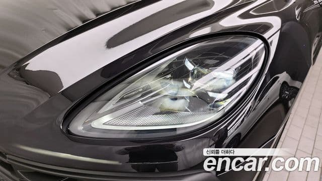 Porsche Macan 2022 — ფოტო 27/33