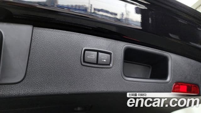 Porsche Macan 2022 — ფოტო 31/33