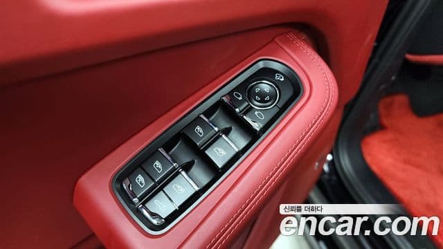Porsche Macan 2022 — ფოტო 9/33