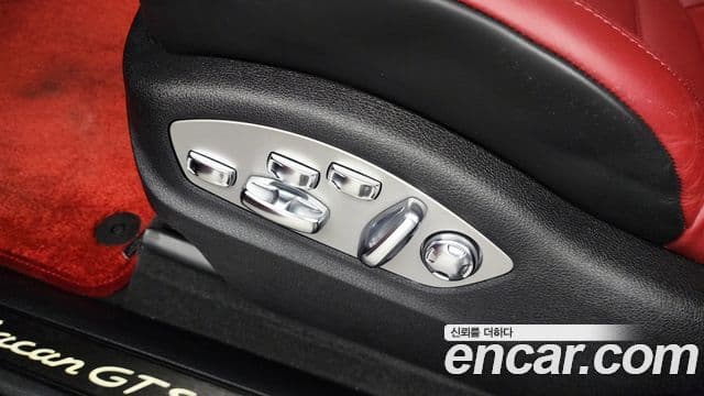 Porsche Macan 2022 — ფოტო 11/33