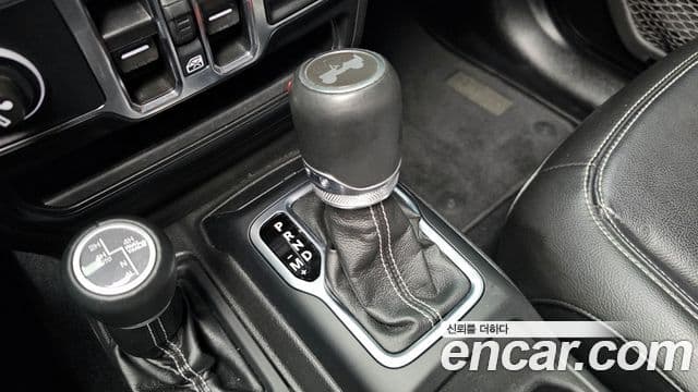 Jeep Wrangler 2022 — Şəkil 7/20