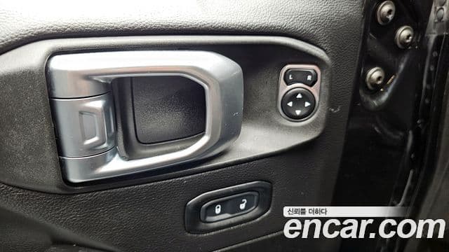 Jeep Wrangler 2022 — Şəkil 14/20