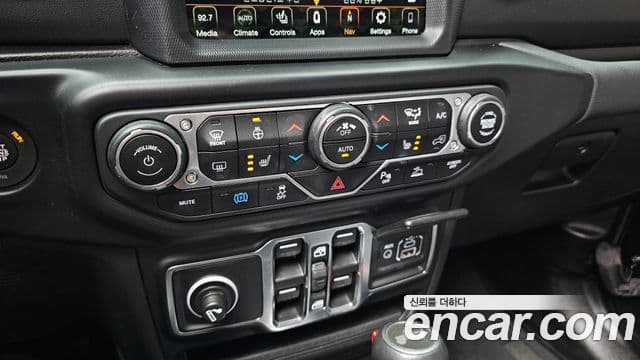 Jeep Wrangler 2022 — Şəkil 18/20