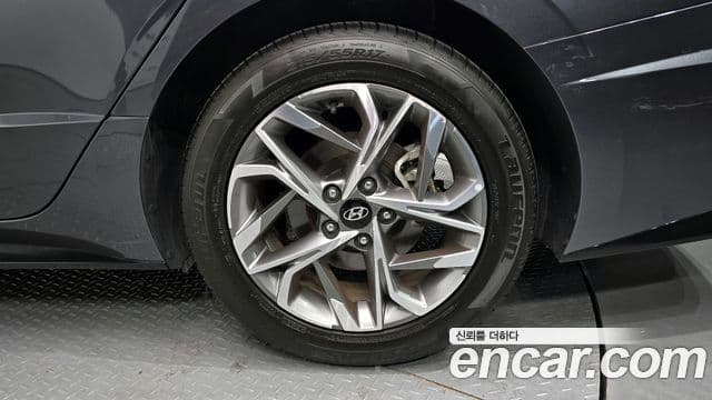 Hyundai Sonata Hybrid 2021 — Photo 25/31