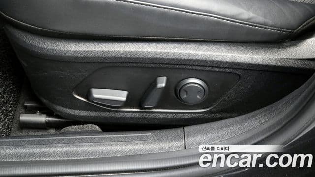 Hyundai Sonata Hybrid 2021 — Photo 20/31