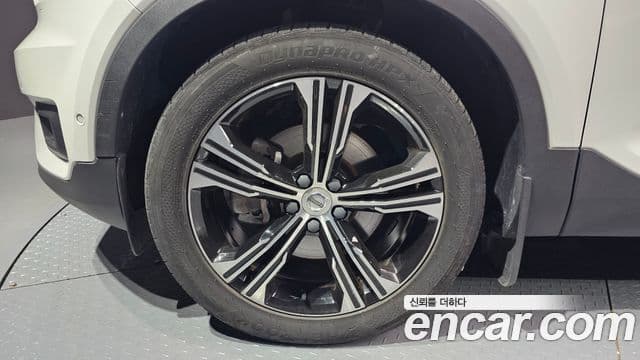 Volvo XC40 2021 — Şəkil 5/20