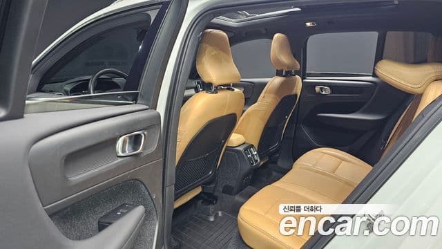 Volvo XC40 2021 — Şəkil 17/20