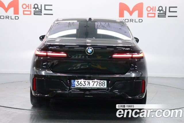 BMW 7 Series 2024 — Photo 19/20