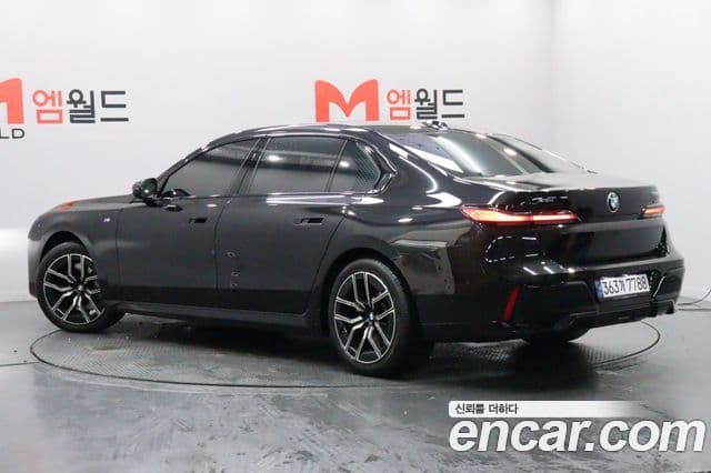 BMW 7 Series 2024 — Photo 17/20