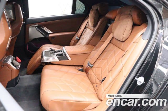 BMW 7 Series 2024 — Photo 16/20
