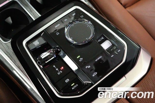 BMW 7 Series 2024 — Photo 18/20