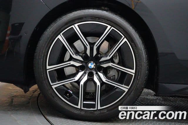 BMW 7 Series 2024 — Photo 14/20