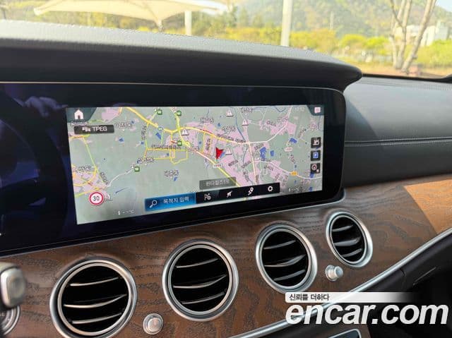 Mercedes-Benz E-Class 2021 — Фото 14/20
