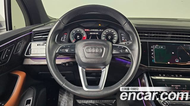 Audi Q7 2021 — Şəkil 13/20
