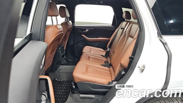 Audi Q7 2021 — Şəkil 18/20