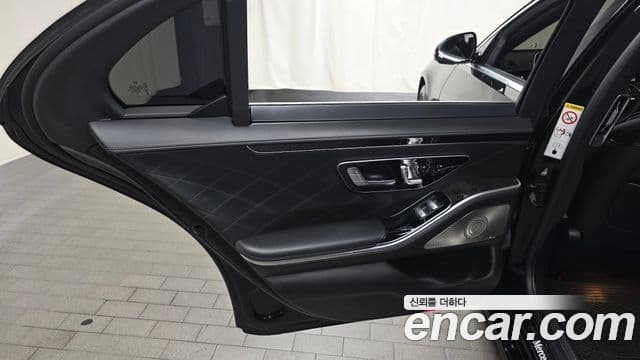 Mercedes-Benz S-Class 2021 — Photo 11/39