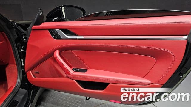 Porsche 911 2023 — Photo 15/38