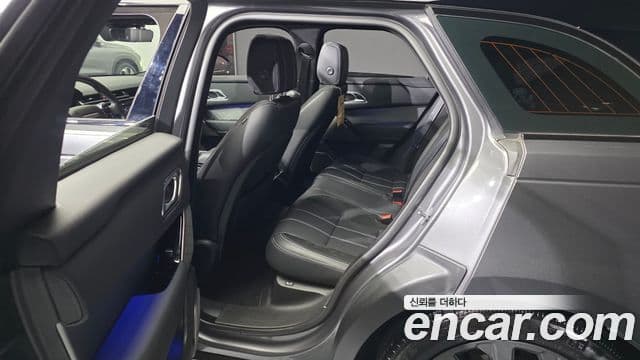 Land Rover Range Rover Velar 2019 — Photo 29/33