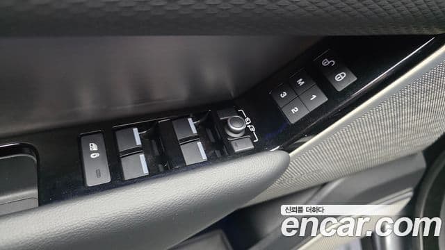 Land Rover Range Rover Velar 2019 — Photo 11/33