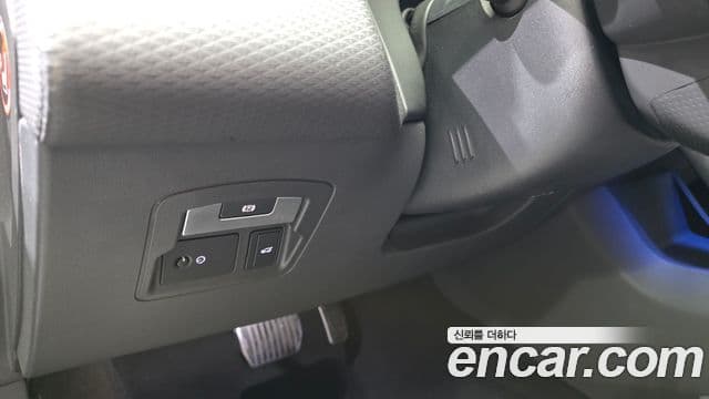 Land Rover Range Rover Velar 2019 — Photo 32/33