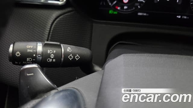 Land Rover Range Rover Velar 2019 — Photo 18/33