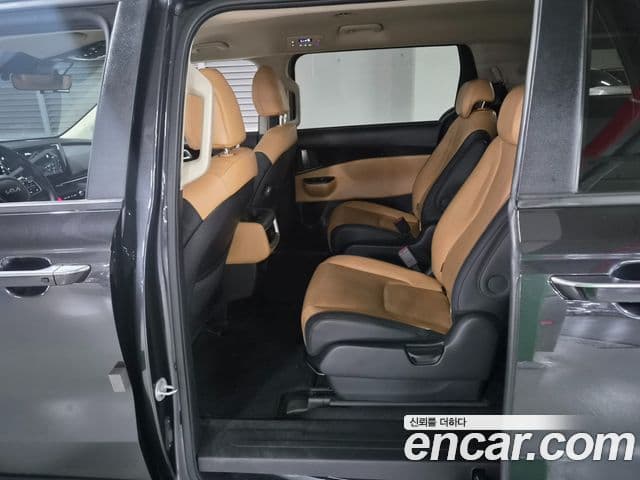 Kia Carnival 2023 — Şəkil 16/20
