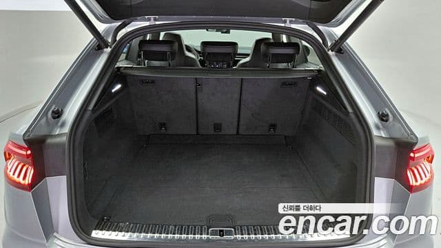 Audi Q8 2021 — Şəkil 17/20