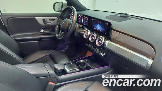Mercedes-Benz GLB-Class 2021 — Şəkil 8/20