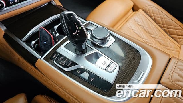 BMW 7 Series 2021 — ფოტო 9/20