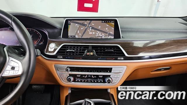BMW 7 Series 2021 — ფოტო 14/20