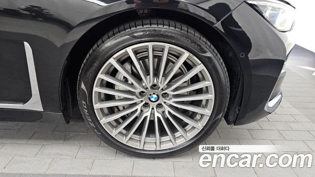 BMW 7 Series 2021 — Photo 11/34