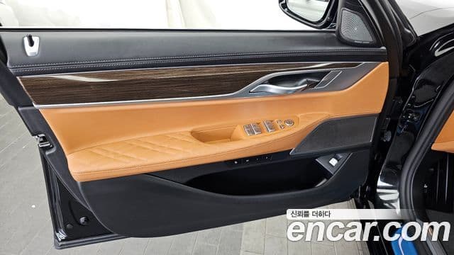 BMW 7 Series 2021 — Photo 31/34
