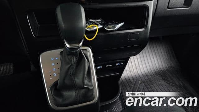 Hyundai Staria 2023 — ფოტო 9/20