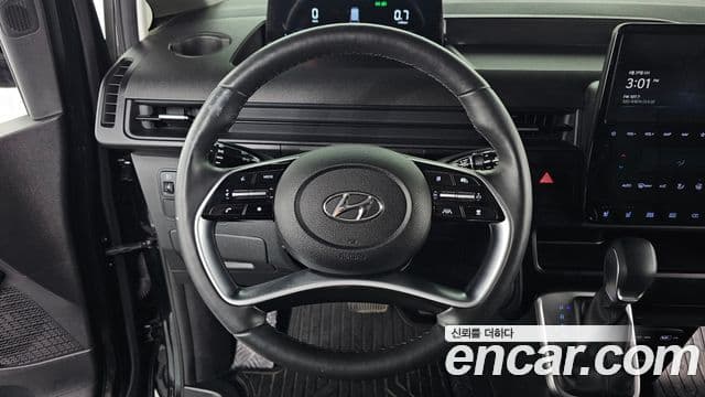 Hyundai Staria 2023 — ფოტო 13/20