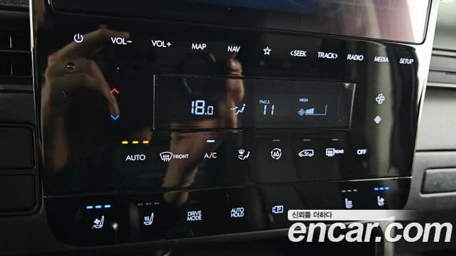 Hyundai Staria 2023 — ფოტო 16/20