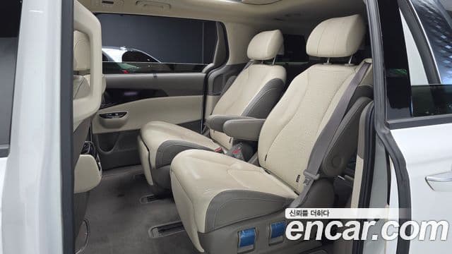 Kia Carnival 2021 — ფოტო 12/20