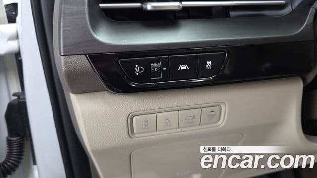 Kia Carnival 2021 — Şəkil 18/20
