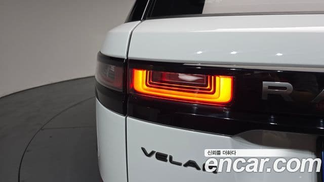Land Rover Range Rover Velar 2023 — Photo 29/36