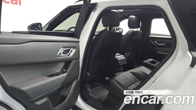 Land Rover Range Rover Velar 2023 — Photo 30/36