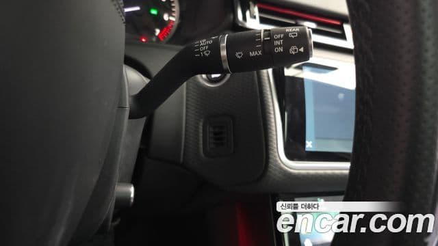 Land Rover Range Rover Velar 2023 — Photo 9/36