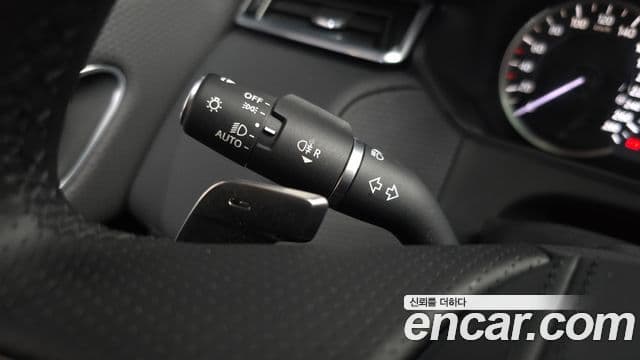Land Rover Range Rover Velar 2023 — Photo 11/36
