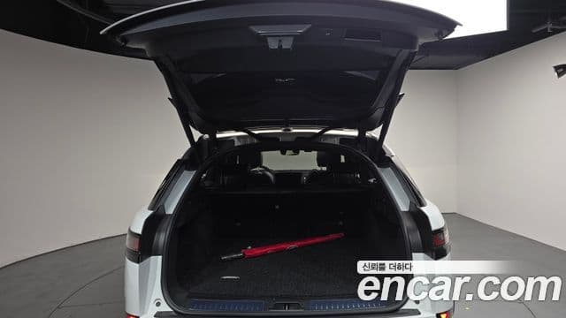 Land Rover Range Rover Velar 2023 — Photo 25/36