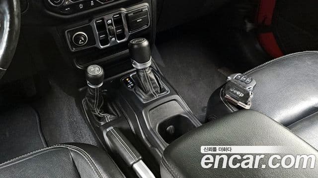 Jeep Wrangler 2019 — Şəkil 9/20