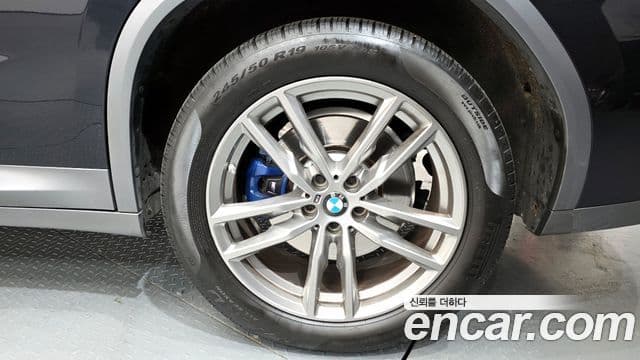 BMW X4 2021 — ფოტო 33/36