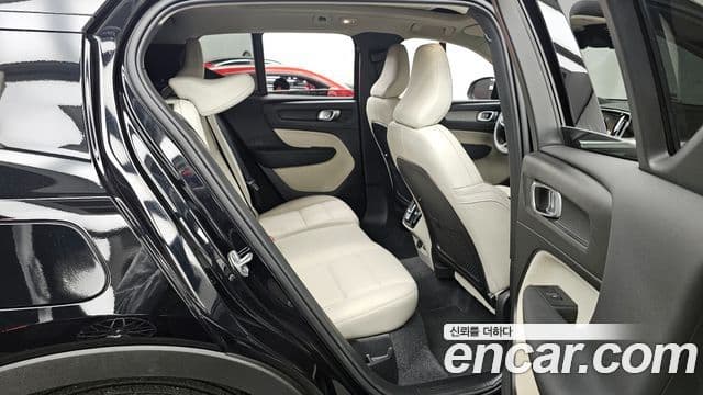 Volvo XC40 2024 — фото 12 из 20