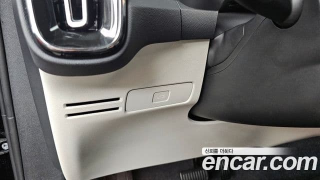 Volvo XC40 2024 — Photo 13/31