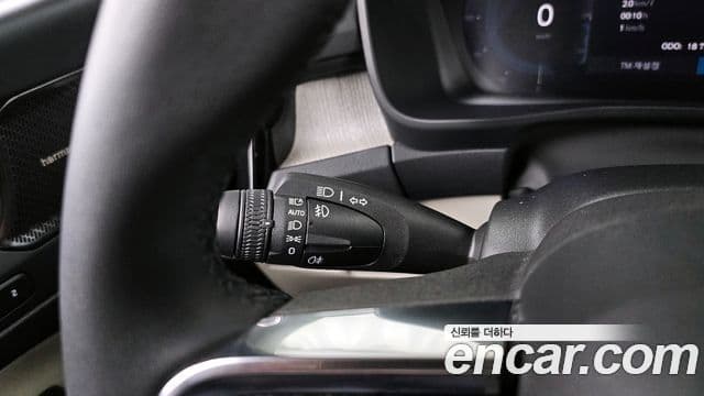 Volvo XC40 2024 — Photo 16/31